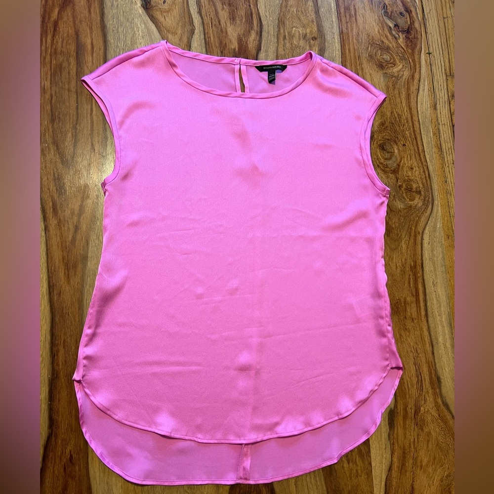 Brand new Banana Republic silky top size M